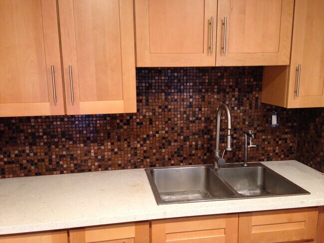 Building Photo - 6443 Oak Ave