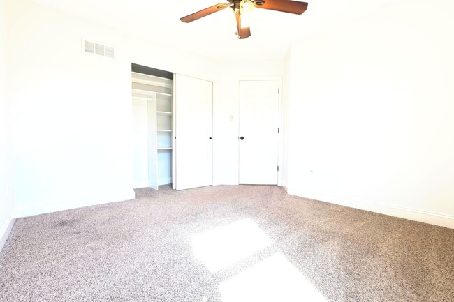 Building Photo - 5 Bed 3.5 Bath Chesterfield Charmer