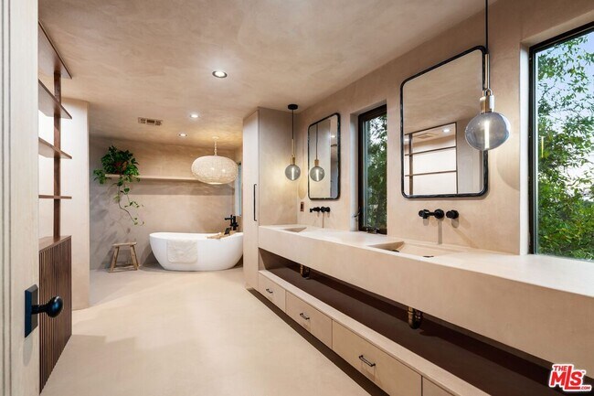 Building Photo - 3627 Woodhill Canyon Rd