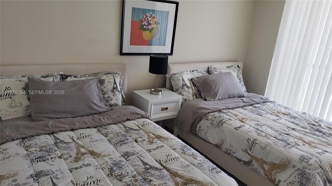 Building Photo - 16699 Collins Ave