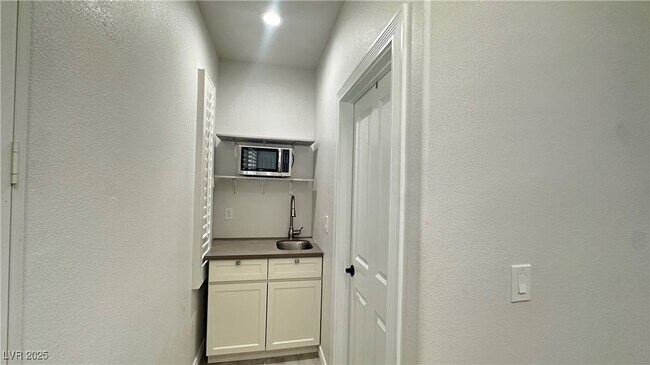 Building Photo - 5273 Candlespice Way