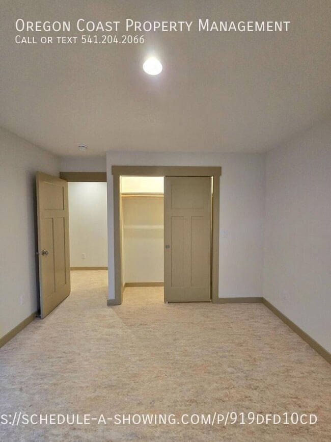 Building Photo - 471 Overlook Dr