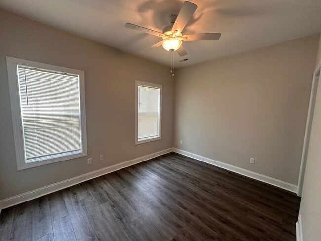 Building Photo - 2 Bedroom 2 Bathroom Home