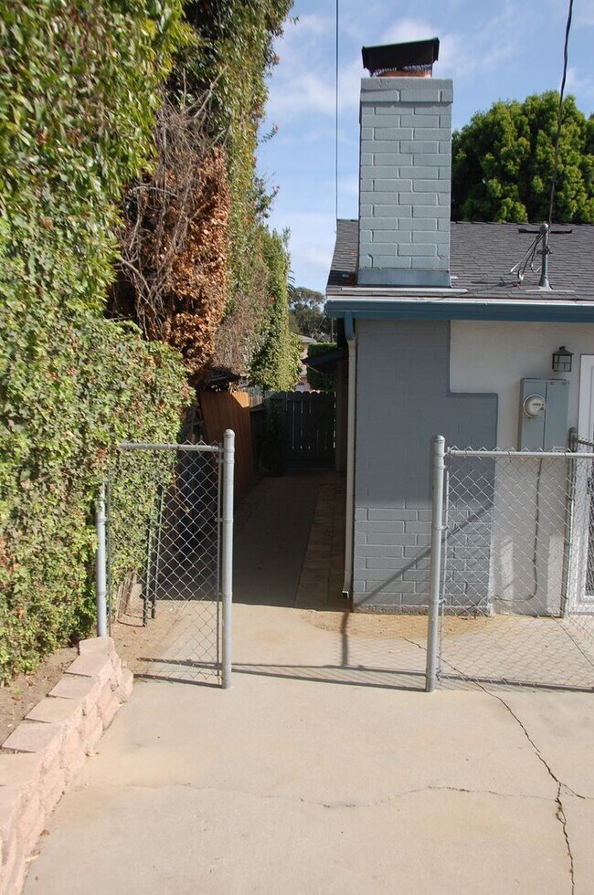 Building Photo - Large Home Near Magnolia Shopping Center