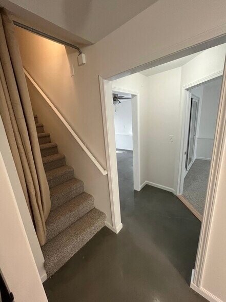 Foyer connecting kitchen to living space - 12 Brookside Cir