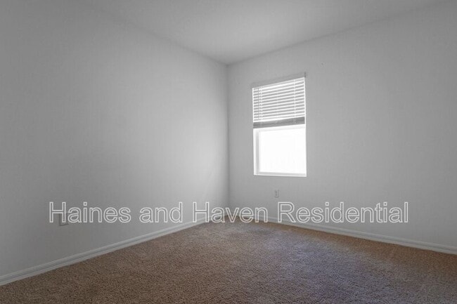Building Photo - 5714 Somerset Dr