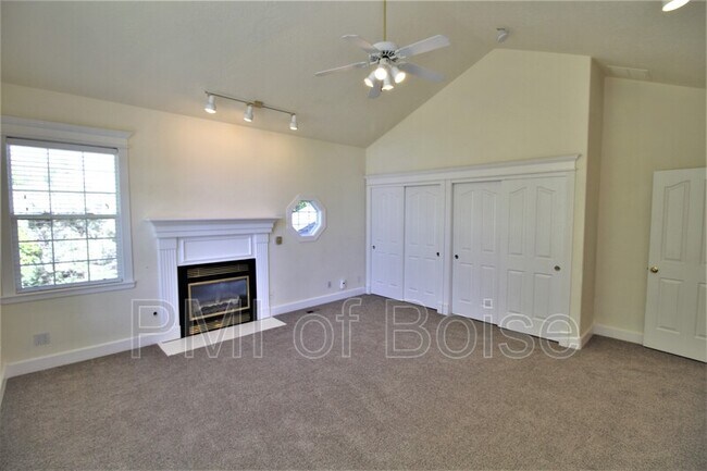 Building Photo - 85 S Linder Rd
