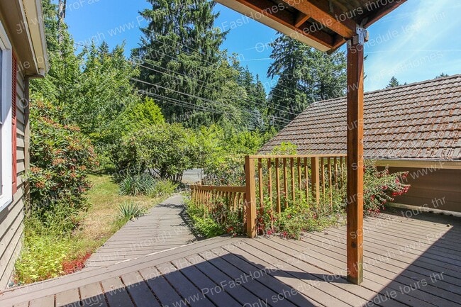Building Photo - 7840 SW West Slope Dr