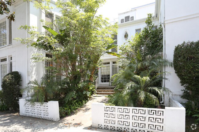 Building Photo - 9322 Gregory Way