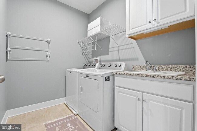 Building Photo - 2658 Sequoia Ln