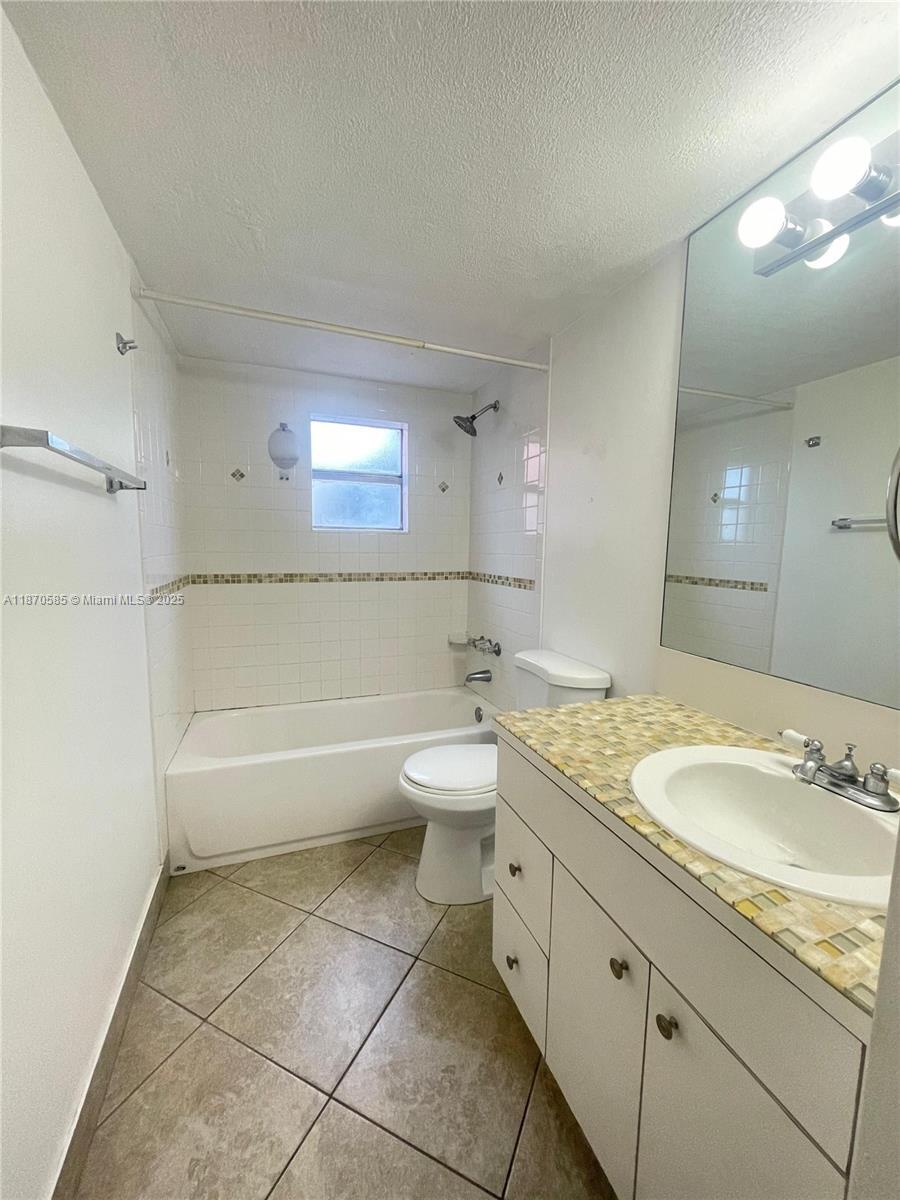 Building Photo - 2150 SW 16th Ave