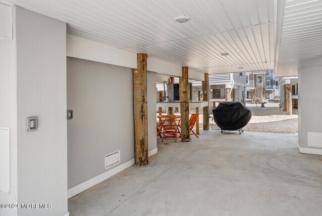 Building Photo - 19 Cummins St