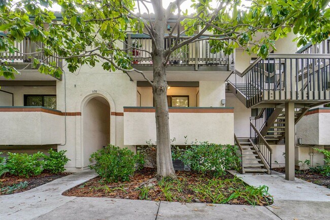 Building Photo - Recently upgraded Condo in a highly desirable location in Sunnyvale.