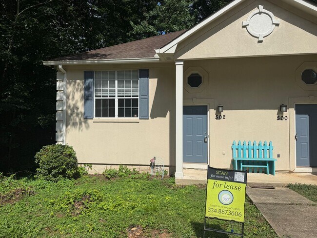 Building Photo - 500-502 Greentree