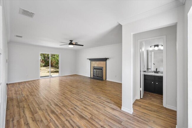 Building Photo - 1404 Deupree Dr