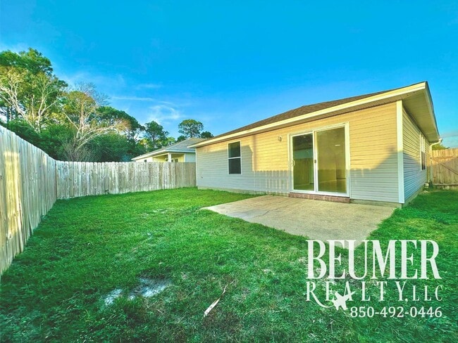 Building Photo - Charming 3br 2 bath Located 4 miles from NAS Back Gate