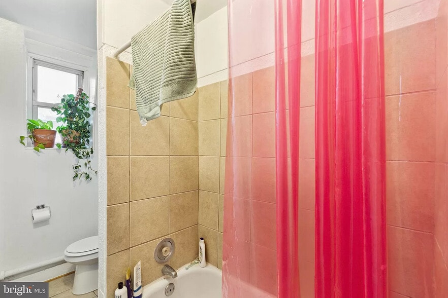 Building Photo - 4819 Walton Ave