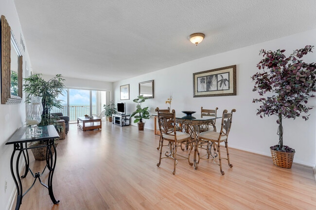 Building Photo - 3101 S Ocean Blvd