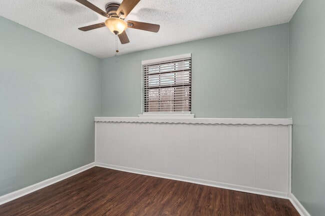 Building Photo - 618 E Johnston St