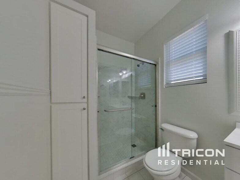 Building Photo - 1382 S Sabino Dr