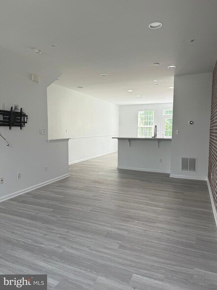Building Photo - 139 Streamview Drive