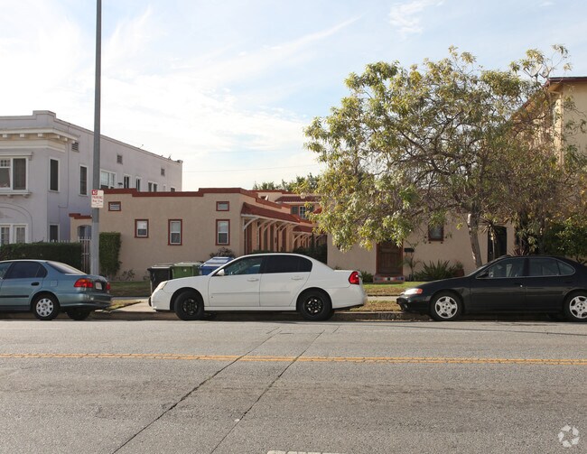 Building Photo - 1967-1977 N Vermont Ave