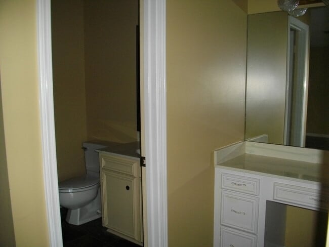 Building Photo - Large Townhouse One Block off Youree Drive and Southfield Road