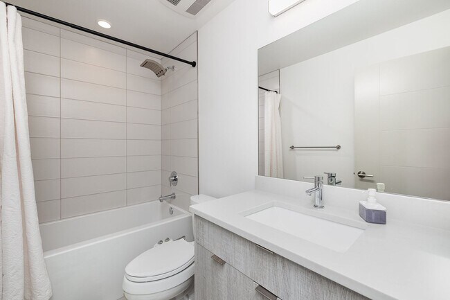 Building Photo - Modern Ballard Townhome | 2 Bed + 2.5 | 1,...