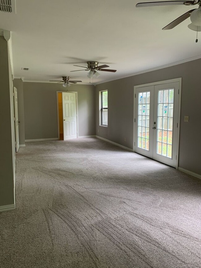 Building Photo - 4/2 Fenced Yard and Pet Friendly. SHISD