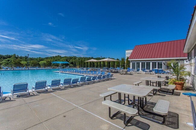 Building Photo - Desirable Two Level Condo For Lease - Not Pet Friendly