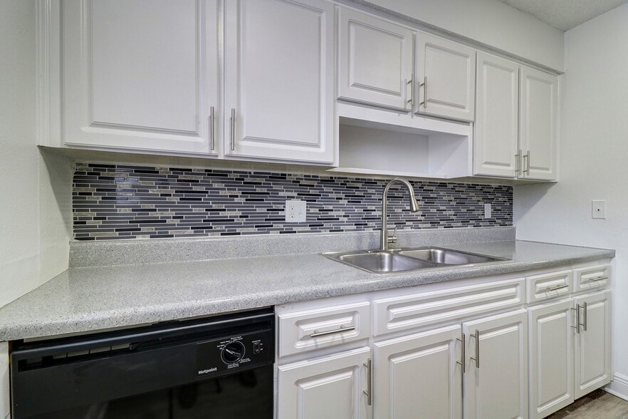 Primary Photo - The Linx Apartments
