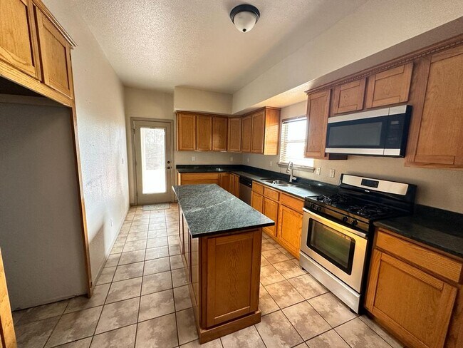 Building Photo - 4136 Tierra Venado Dr