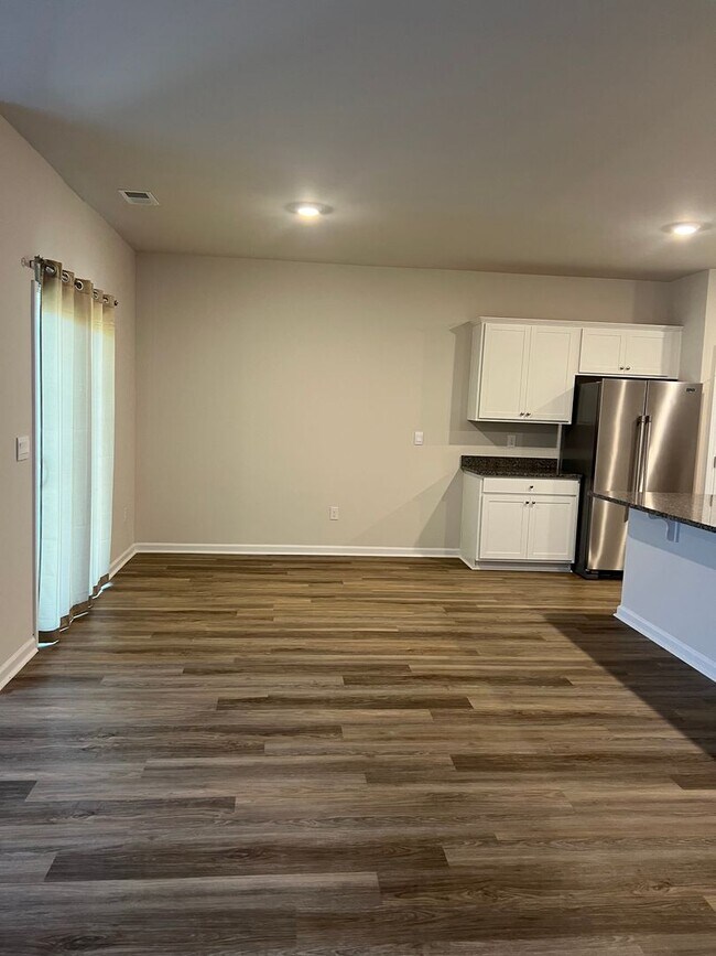 Building Photo - AVAILABLE NOW! Beautiful home, with pond v...