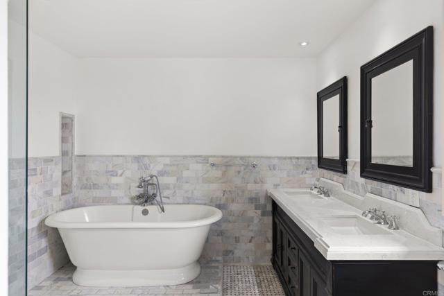 Building Photo - 7851 Hillside Dr
