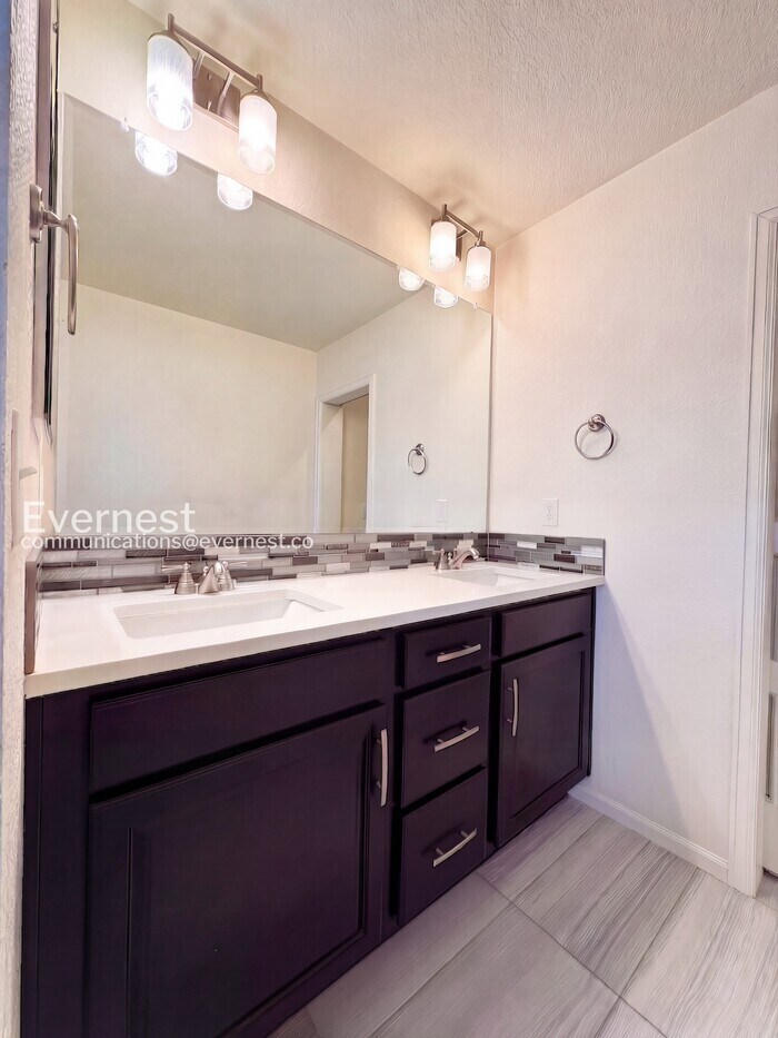 Building Photo - 14944 E Crestridge Dr