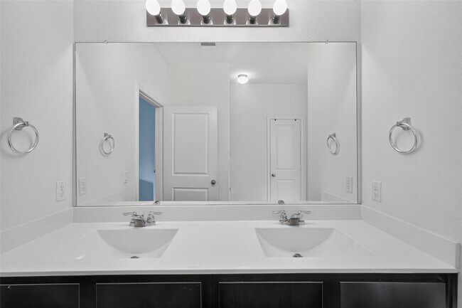 Building Photo - 1301 Blackhaw Ln