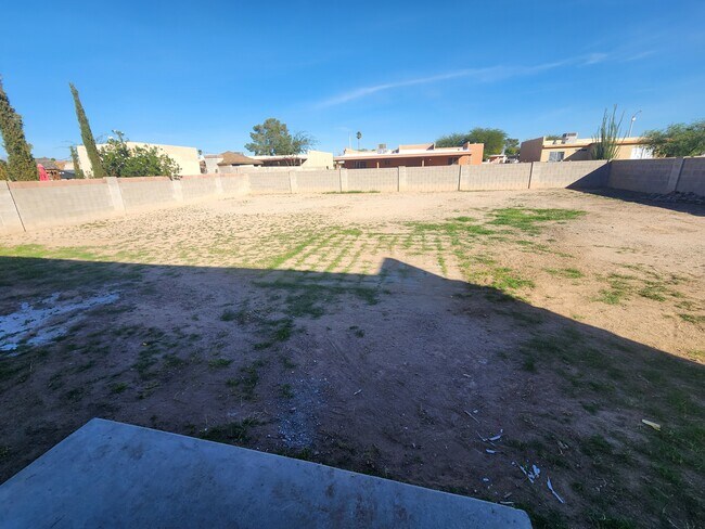 Building Photo - 5983 Avenida Bodega