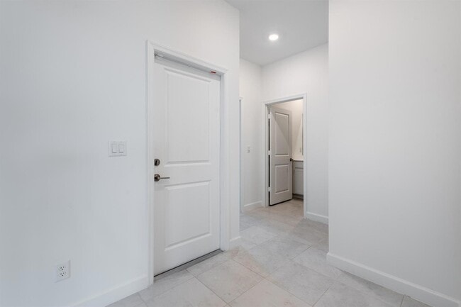 Building Photo - 1306 Tangled Orchard Tr