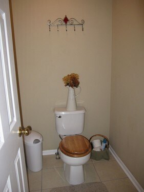 Building Photo - {12532} Immaculate Split-Level Home + Fenc...