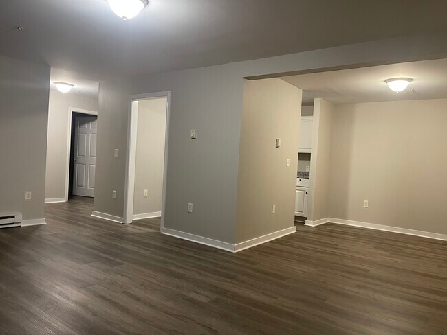 Building Photo - 85 Old Town Rd