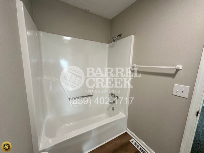 Building Photo - 2-Bed 1.5-Bath Townhome