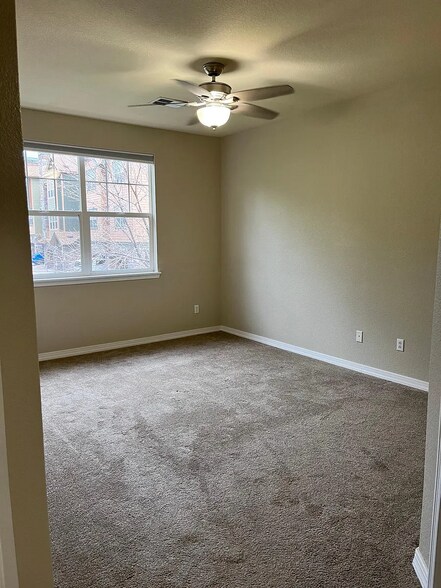 Building Photo - 15455 Canyon Rim Dr