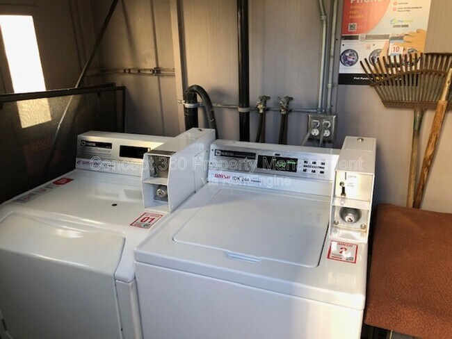 Building Photo - 1144 E Appleton St