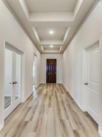 Building Photo - 529 Brozgold Ave