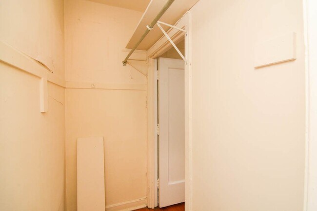 Building Photo - 1023 N Dearborn St