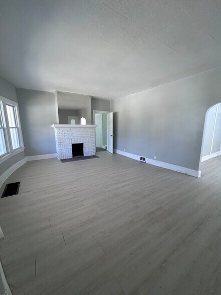 Building Photo - 1523 Hillcrest Rd