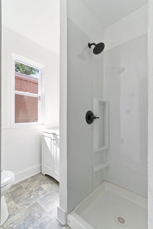 Building Photo - Coming Soon! Spacious 4 Bedroom, 1.5  Bath...