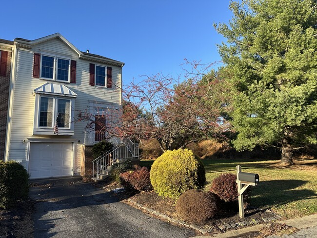 Primary Photo - 141 Attic Ct