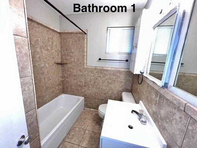 Building Photo - 3312 Little John Dr
