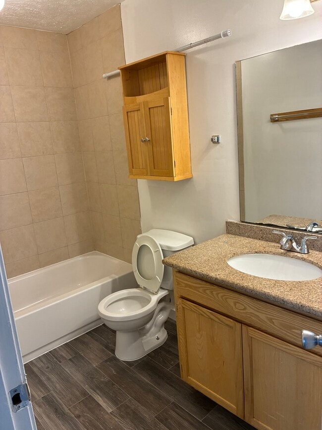 Building Photo - Beautiful 3/2 House